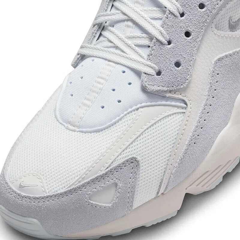 Men's Nike Wallace Air Huarache sports sneakers, white