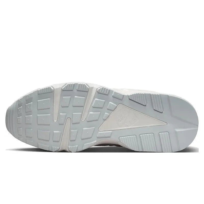 Men's Nike Wallace Air Huarache sports sneakers, white