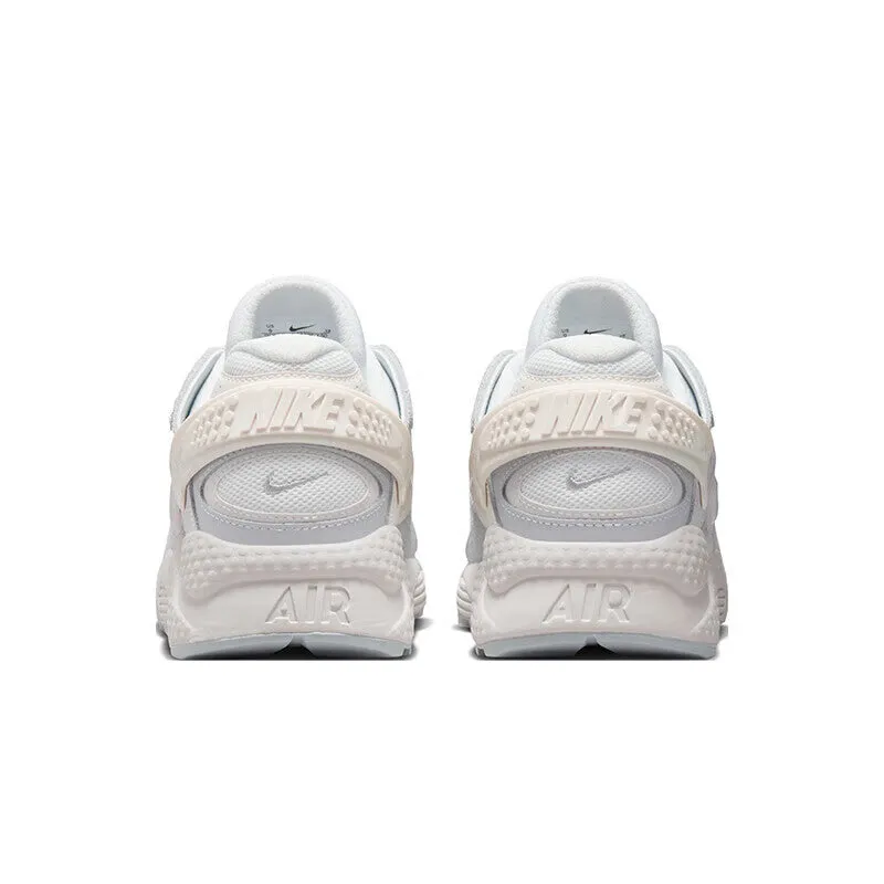Men's Nike Wallace Air Huarache sports sneakers, white