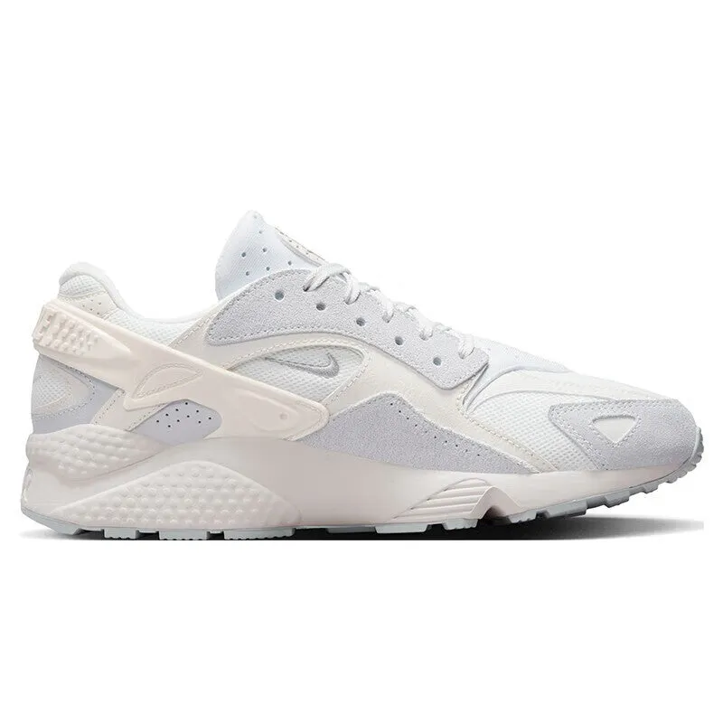 Men's Nike Wallace Air Huarache sports sneakers, white