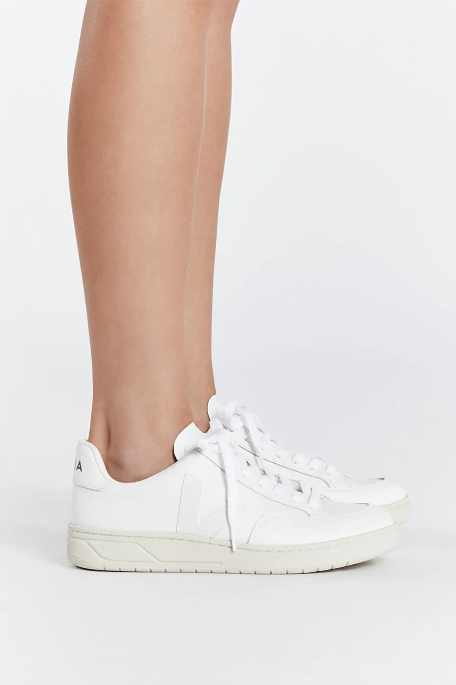 VEJA V-12 LEATHER EXTRA WHITE
